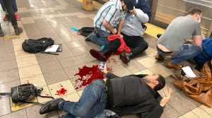 Heridos por tiroteo en metro de NYC