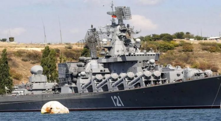 Hunden el buque de guerra “Moskva” en el mar Negro