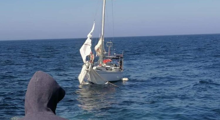 Rescatan a 3 náufragos cerca de Puerto Vallarta