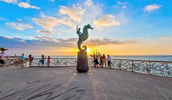 Lluvias no frena el turismo en Puerto Vallarta
