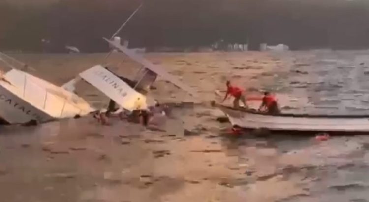 Embarcación de paseo se hundió en Puerto Vallarta; pasajeros rescatados por otras embarcaciones