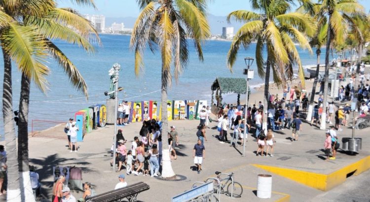 Incremento del 10% en comercio ambulante durante temporada alta