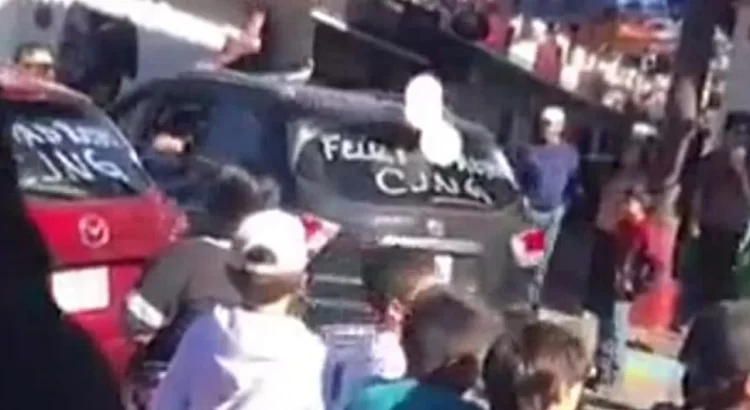 CJNG sorprende a niños de Mazamitla con regalos en el Día de Reyes