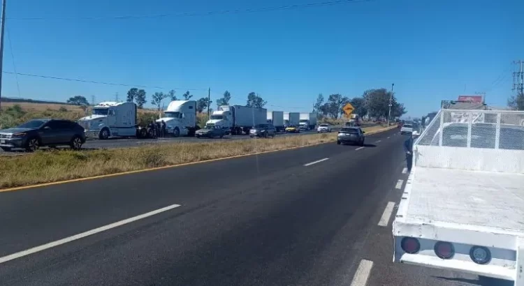 Transportistas protestan en Jalisco por inseguridad y costos crecientes