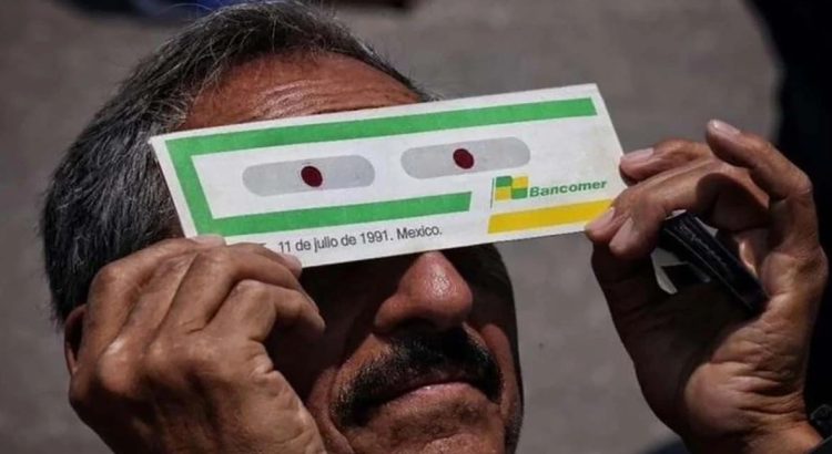 Por tres décadas guardó sus lentes para ver el eclipse