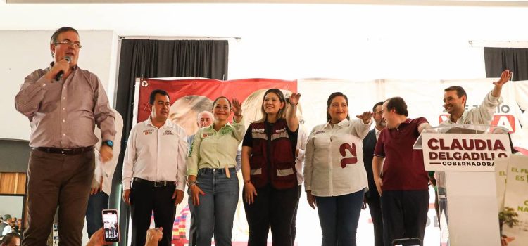Marcelo Ebrard se reune con maestros de Jalisco