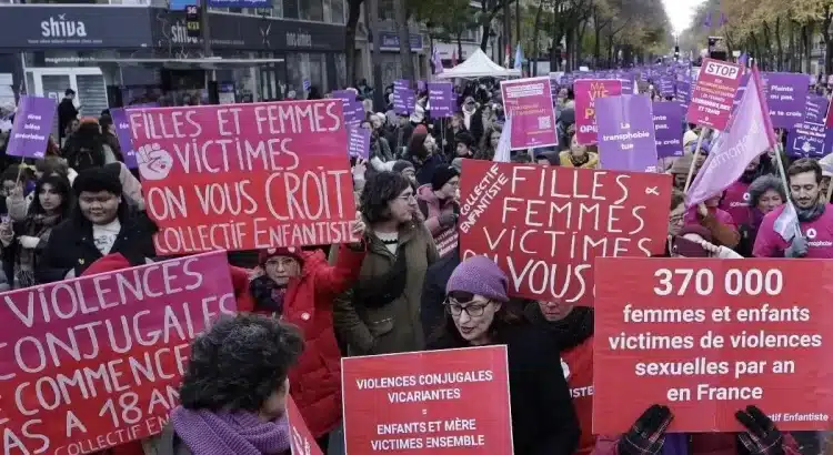 Miles marcharon en Francia contra la violencia hacia las mujeres