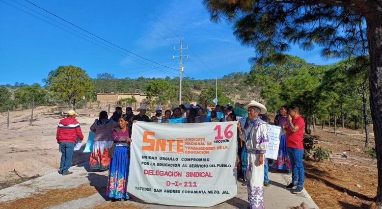 Escuelas wixárikas en Jalisco extienden paro