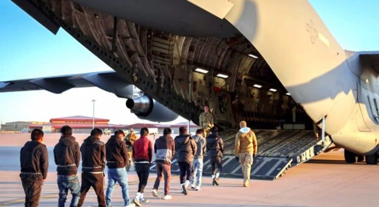Por tierra y aire, arrecian las deportaciones