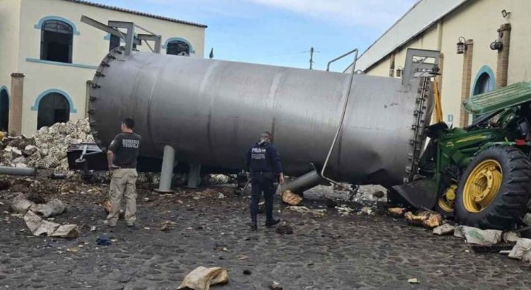 Explosión en tequilera de Jalisco, causa susto y daño material