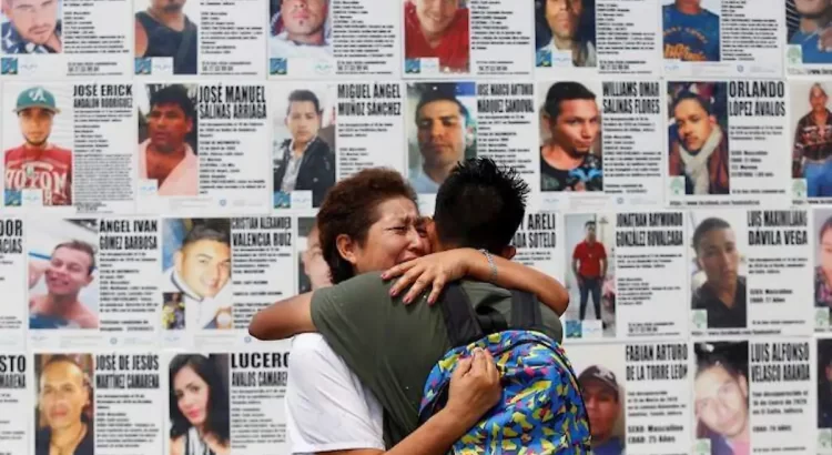 Familias de desaparecidos en Jalisco piden justicia a la presidenta de México