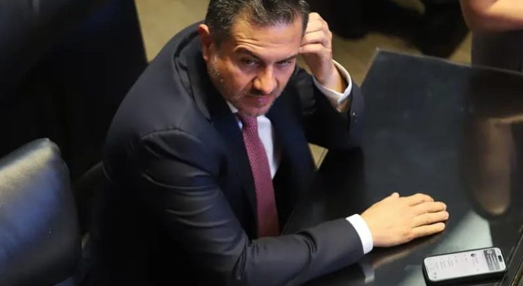 Yunes Márquez se “desafilia” de Morena