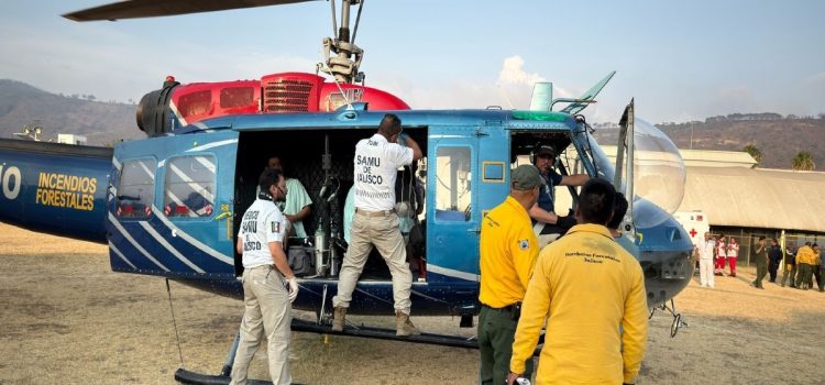 Bomberos de Jalisco quedan atrapados en un incendio forestal