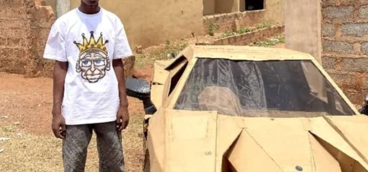Construyó su Lamborghini con cartón … y funcionó