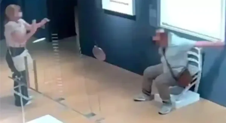 Turista destruyó obra de arte al sentarse en ella para la foto