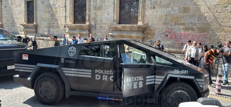 Pablo Lemus encabeza entrega de nuevas patrullas en Jalisco Pablo Lemus encabeza entrega de nuevas patrullas en Jalisco