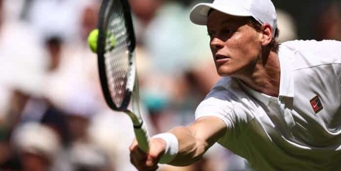 Sinner avanza con facilidad en Wimbledon; caen tres Top 10