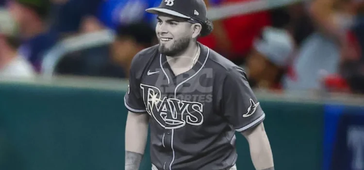 Mexicano Jonathan Aranda sale del juego Yanquis-Rays tras choque con jugador