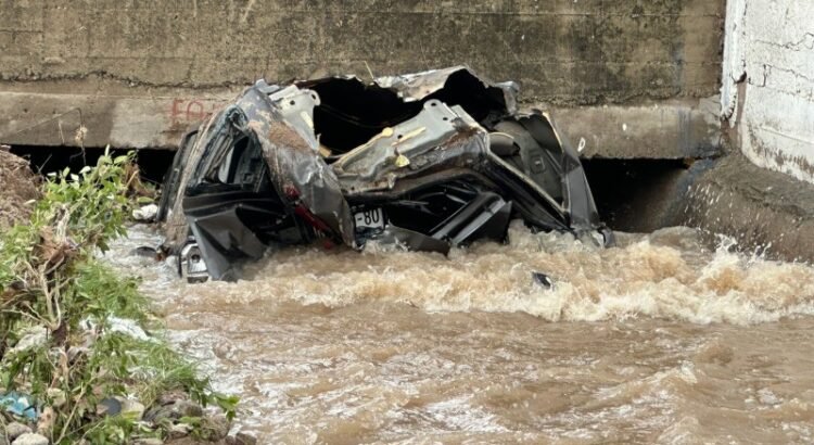 Más de 700 viviendas afectadas en Puerto Vallarta tras intensas lluvias; reportan un fallecido Más de 700 viviendas afectadas en Puerto Vallarta tras intensas lluvias; reportan un fallecido