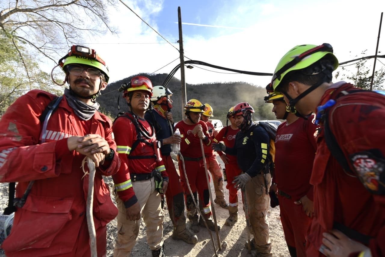 Regresan a Jalisco rescatistas tras localizar a un minero con vida en Sinaloa